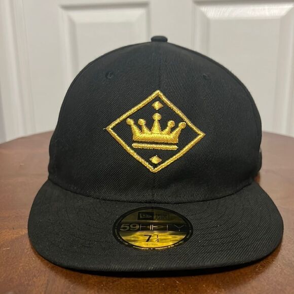 👑 GOLD CROWN New Era Fitted Hat Sz 7 1/4 - NEW never wore - not Vintage - Picture 1 of 6